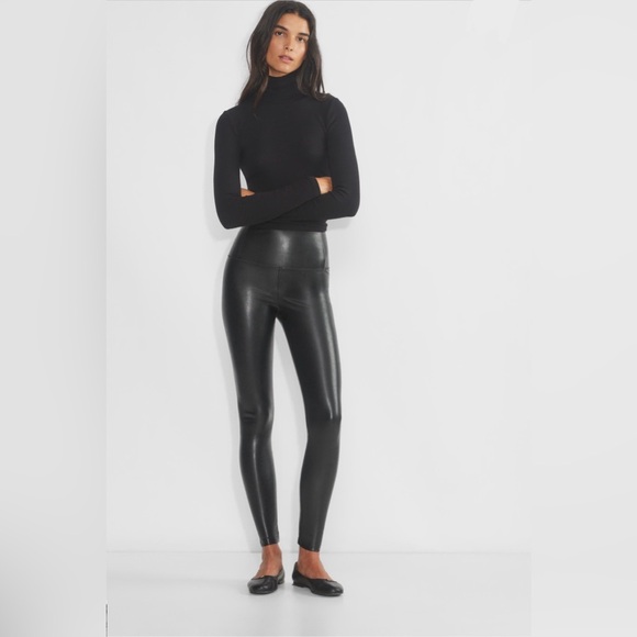 Wilfred Free Daria Pant. High-waisted black UnReal Leather leggings. Size L - Picture 7 of 12